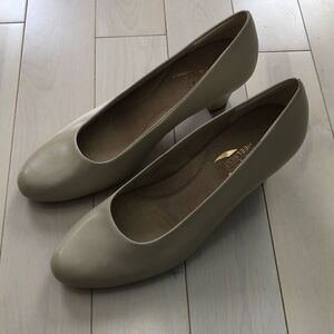 Aerosoles Women's Shore Thing Dress Stacked Heel Pump Light Tan Leather Size 7.5